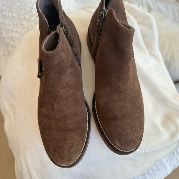 Italeau, waterproof suede boots. - Picture 5 of 7